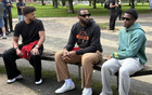 三位NBA球员现身老特拉福德，看台外先买炸鸡薯条